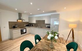 High Street Stylish City Centre Apartment, 2 Bed
